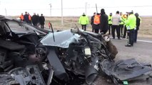 Aksaray'da Trafik Kazası; Servis Minibüsü ile Otomobil Çarpıştı
