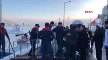 Kilyos'ta batan tekneden kurtarılanlar kıyıya getirildi
