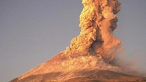 Les images très spectaculaires d'une nouvelle éruption du volcan Popocatepetl au Mexique