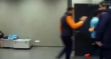 Emre Belözoğlu'ndan muhteşem basketbol performansı