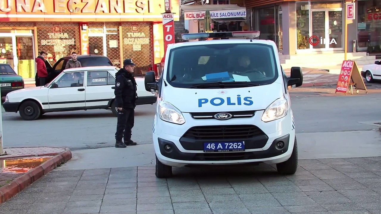 Emekli öğretmenin yere düşürdüğü çantadan paraları böyle çaldı
