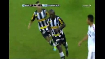 Seedorf ceza sahası dışından tam köşeye!