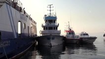 Çanakkale Boğazı'nda balıkçı teknesi yolcu feribotuna çarptı (2) - ÇANAKKALE