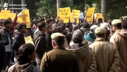 JNU हमले के 6 दिन बाद भी हमलावर फरार, दिल्ली पुलिस पर सवाल उठे
