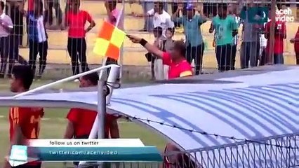 Futbolda şok ölüm! Rakibine tekme attı ve...