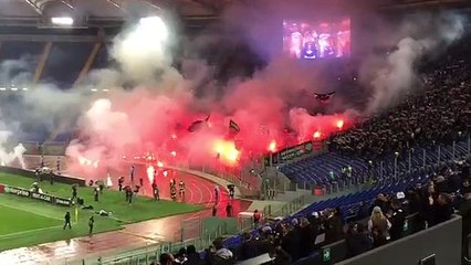 Frankfurt tribünü yanıyor