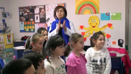 Emeklilik hayatını öğrencilerine ve sokak hayvanlarına adadı