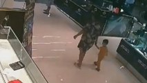Atracador mata a un niño y dos adultos en el robo de una joyería en Tailandia