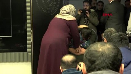 Diyarbakır bir aile daha, terör örgütünden kurtarılan evladına kavuştu-1