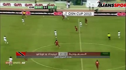 Önünde seken topa harika vurdu!