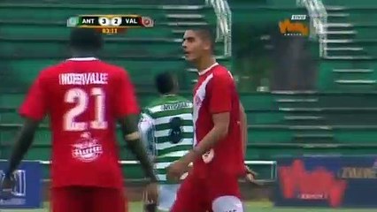 Santradan vurdu golünü attı...