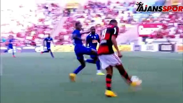 Dede kendi kalesine öyle bir gol attı ki...