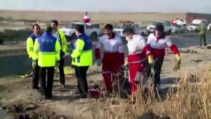 Beyoğlu'nda tadilat halindeki binanın çökme anı kamerada