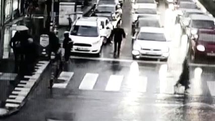 Emekli öğretmenin düşürdüğü çantayı çalan zanlı yakalandı