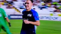 AEK Larnaca-Zürich maçında gol sevincini yaşayan Kololli'nin başına gelen...