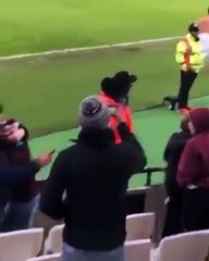 Mark Noble'dan taraftara jest