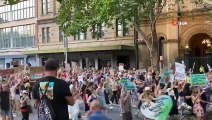 - Orman yangınlarıyla mücadele eden Avustralya'da halk sokakta- Vatandaşlar, hükümetin iklim değişikliği politikasına karşı protesto düzenledi