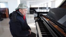 Chinese piano factory worker discovers his natural keyboard talents