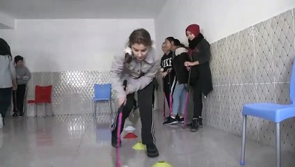 Hokey şampiyonasına yemekhanede hazırlanıyorlar