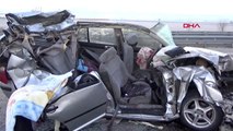 Afyonkarahisar otomobil tır'a arkadan çarptı: 1 ölü, 2 yaralı
