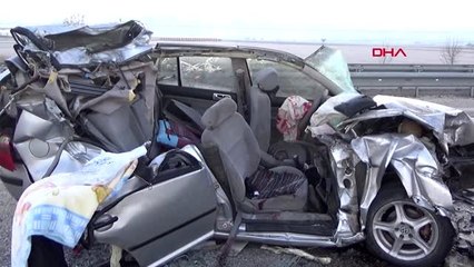 Afyonkarahisar otomobil tır'a arkadan çarptı: 1 ölü, 2 yaralı