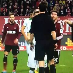 Hakemin verdiği penaltıyı iptal ettirdi!