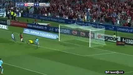 Tek kelime ile: İnanılmaz! Top gol olmamak için...