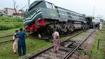 Railways 11UP-Hazara Express Arrival and Derail Train 105UP-Rawal Express ||zeshankamran