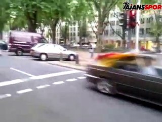 Almanya sokaklarında galibiyet sevinci!