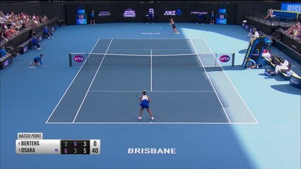 下载视频: Osaka battles past Bertens to reach Brisbane semi-final