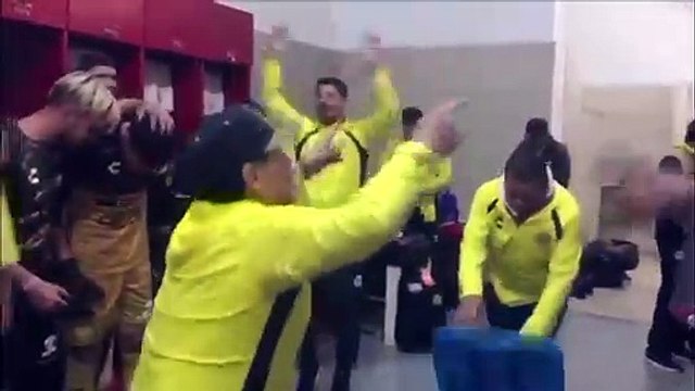 Maradona'dan soyunma odasında galibiyet kutlaması