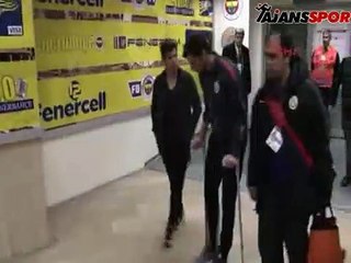 Hakan Balta koltuk değnekleriyle stattan ayrıldı