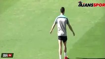 Cristiano Ronaldo aşığı kadın taraftar sahaya girdi ve...