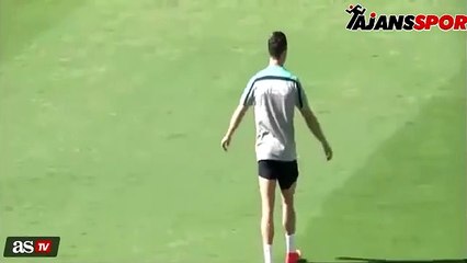 Cristiano Ronaldo aşığı kadın taraftar sahaya girdi ve...