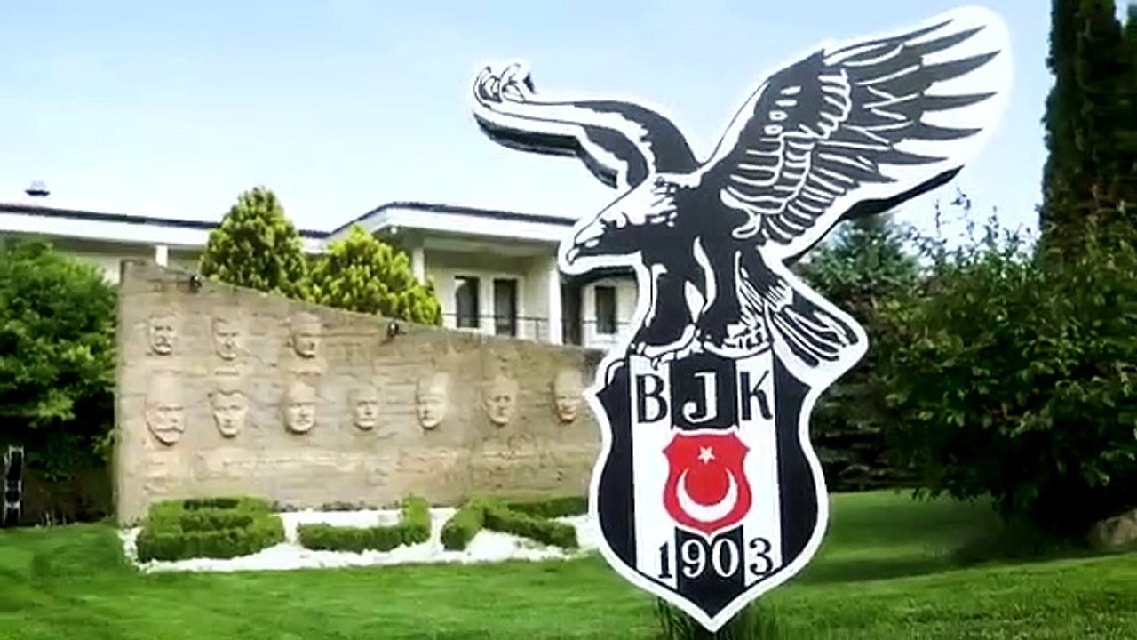 Beşiktaş'ın İspanyol golcüsü Alvaro Negredo İstanbuldaki ilk yılını ve Türkiyenin UEFA Euro2024 adaylığını Boğaza nazır değerlendirdi