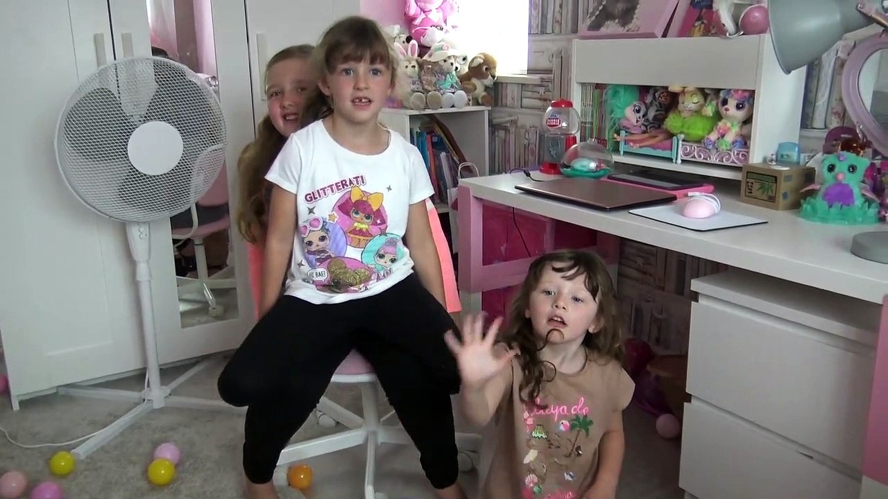 Brincando com Bolinhas Coloridas com Sophia, Isabella e  Alice  Parte 2