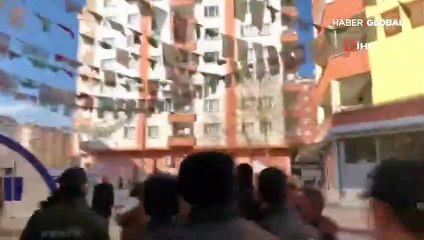 HDP önünde gerginlik, aileler fenalaştı