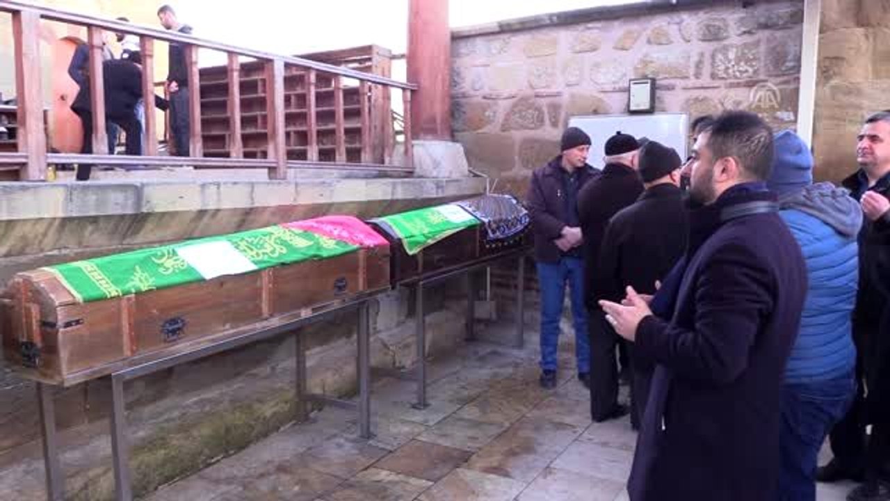 Amasya'da alışveriş merkezindeki yangında ölenler son yolculuklarına uğurlandı