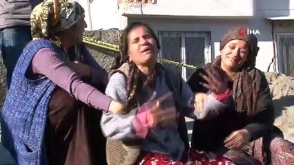 Evlerinin çöküşünü gözyaşlarıyla izlediler