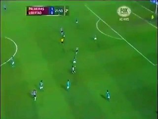 Palmeiraslı oyuncudan şık çalım!