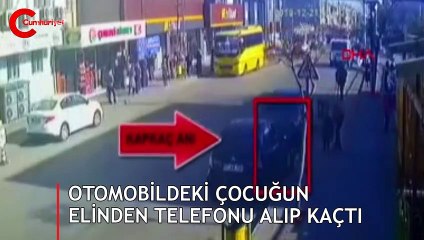 Otomobildeki çocuğun elinden telefonu alıp kaçtı