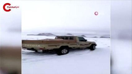 Suudi Arabistan'a kar yağdı