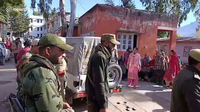 Two Indian army porters killed as mortar shelling hits border with Pakistan violating ceasefire