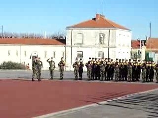 fourragère au 1er rima yann , colonel qui salut