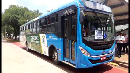 Ônibus e Saveiro se envolvem em colisão na Av. Brasil