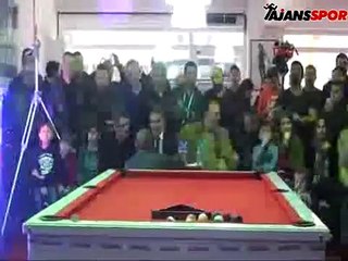 Ünlü şampiyondan bilardo şov
