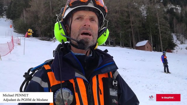 Les pisteurs secouristes s’entraînent à chercher des victimes d’avalanche