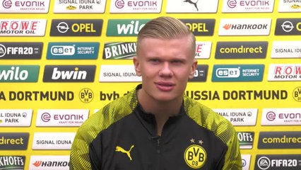 Скачать видео: Haaland reveals why he snubbed Manchester United to join Dortmund