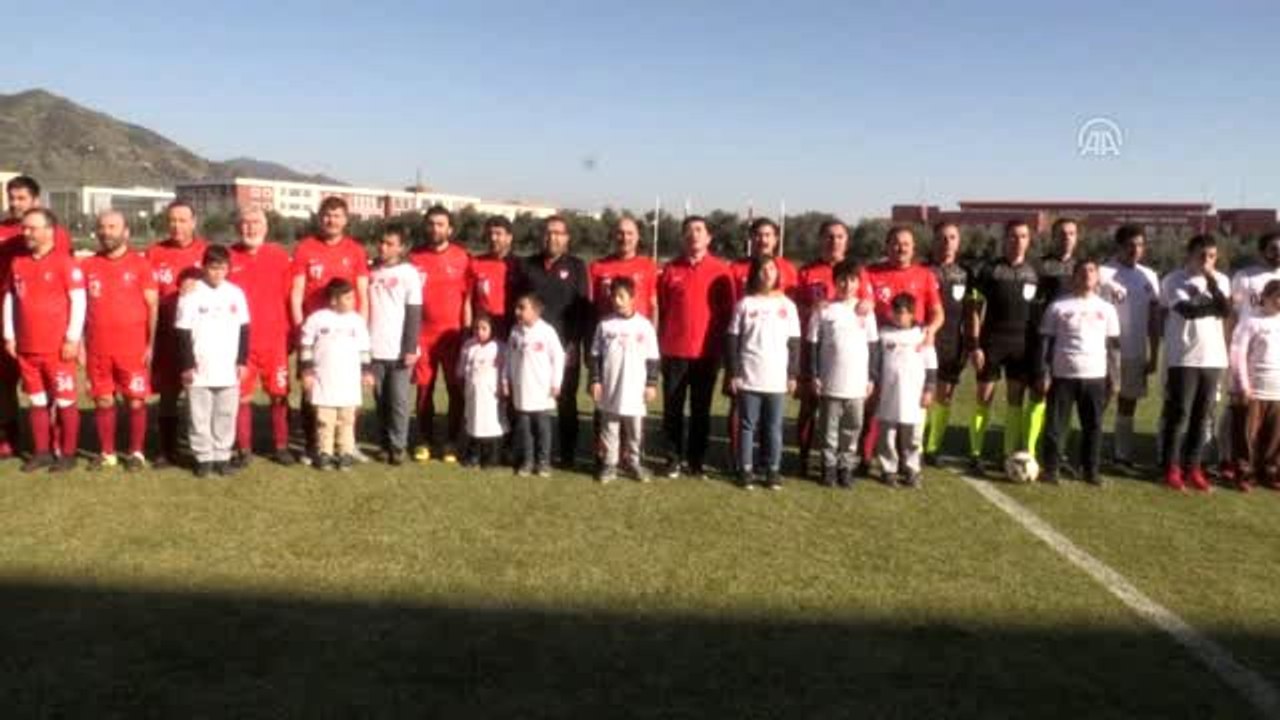 TBMM Parlamenterler Futbol Takımı, otistik ve down sendromlu çocuklar için sahaya çıktı
