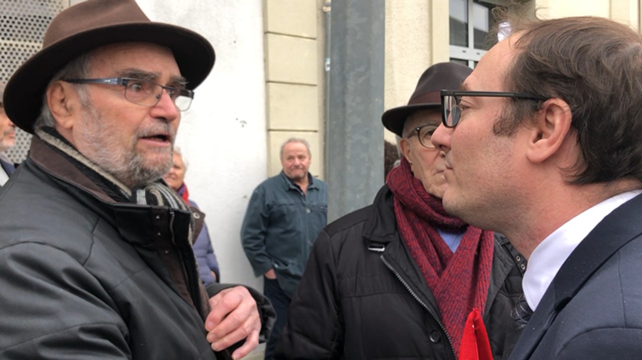 Les manifestants rencontrent le député Masseglia